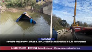 CARCARAÑÁ – CORREA: IMPONENTE OPERATIVO PARA EXTRAER EL ACOPLADO DE UN CAMIÓN SUMERGIDO EN EL RÍO DESDE FEBRERO