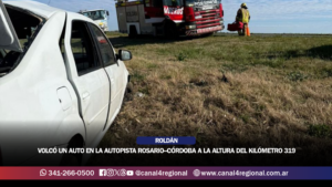 ROLDÁN: VOLCÓ UN AUTO EN LA AUTOPISTA ROSARIO–CÓRDOBA A LA ALTURA DEL KILÓMETRO 319