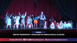EMOTIVA PRESENTACIÓN Y GRADUACIÓN DE COMEDIA MUSICAL EN ROLDÁN